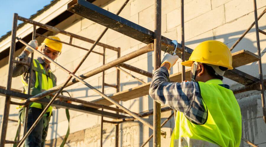 Professional gutter cleaning in Paisley, OR